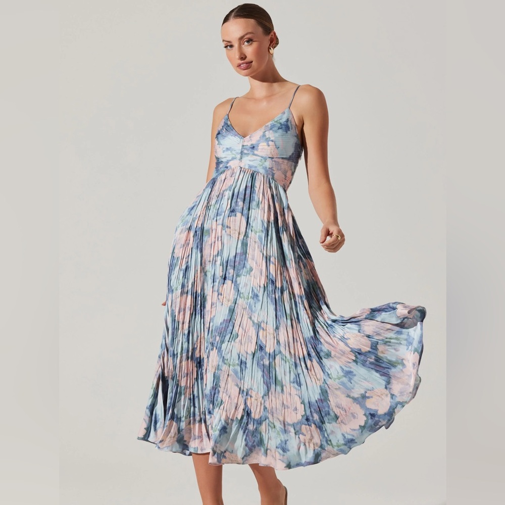 ASTR Maeve Printed Pleated Midi Dress in Blue multi abstract